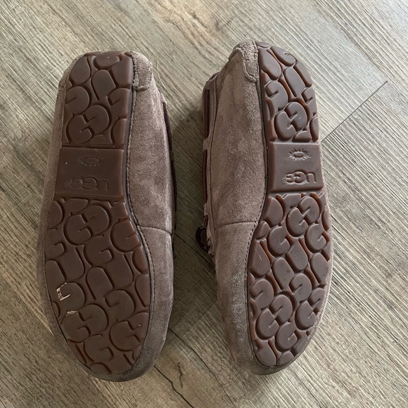 Ugg Slippers - Picture 4 of 6